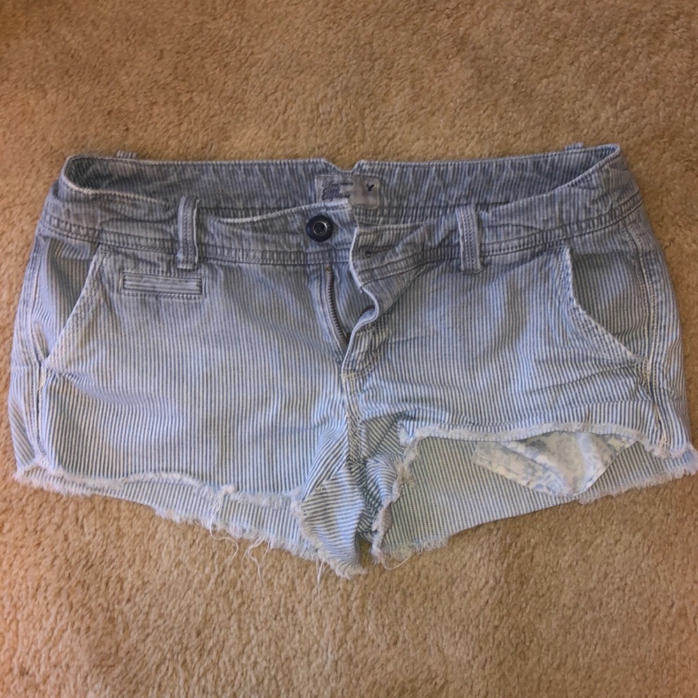 american eagle stripped blue & white short shorts